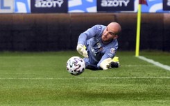 Stipica robił co mógł. Obronił nawet rzut karny, ale Pogoń i tak przegrała