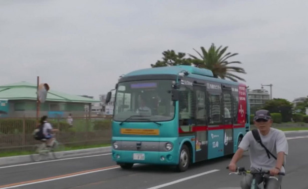 W Japonii testują autonomiczne autobusy. "Lubię nowinki technologiczne, ale odczuwam też niepokój"