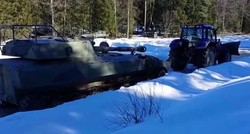 Jak holować czołg traktorem? Trzy fazy są kluczowe, oto poradnik Anonymous