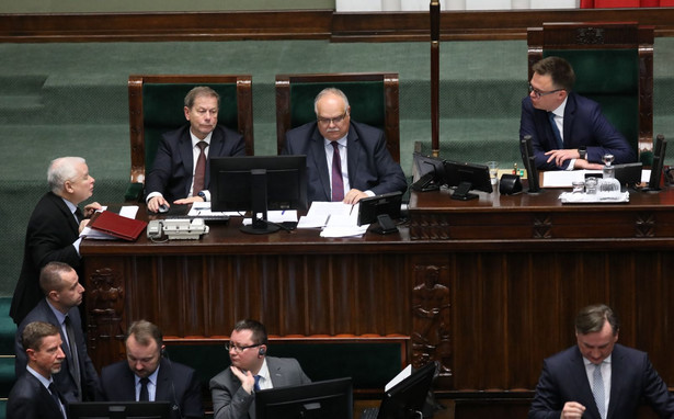 Drugi dzień pierwszego posiedzenia Sejmu X kadencji. Jarosław Kaczyński i marszałek Sejmu Szymon Hołownia