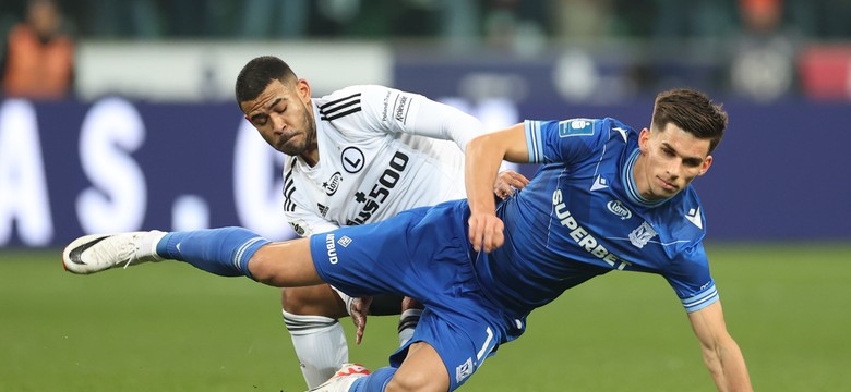 Miał być hit, wyszedł kit. Faul za faulem w meczu Legii z Lechem [WIDEO]