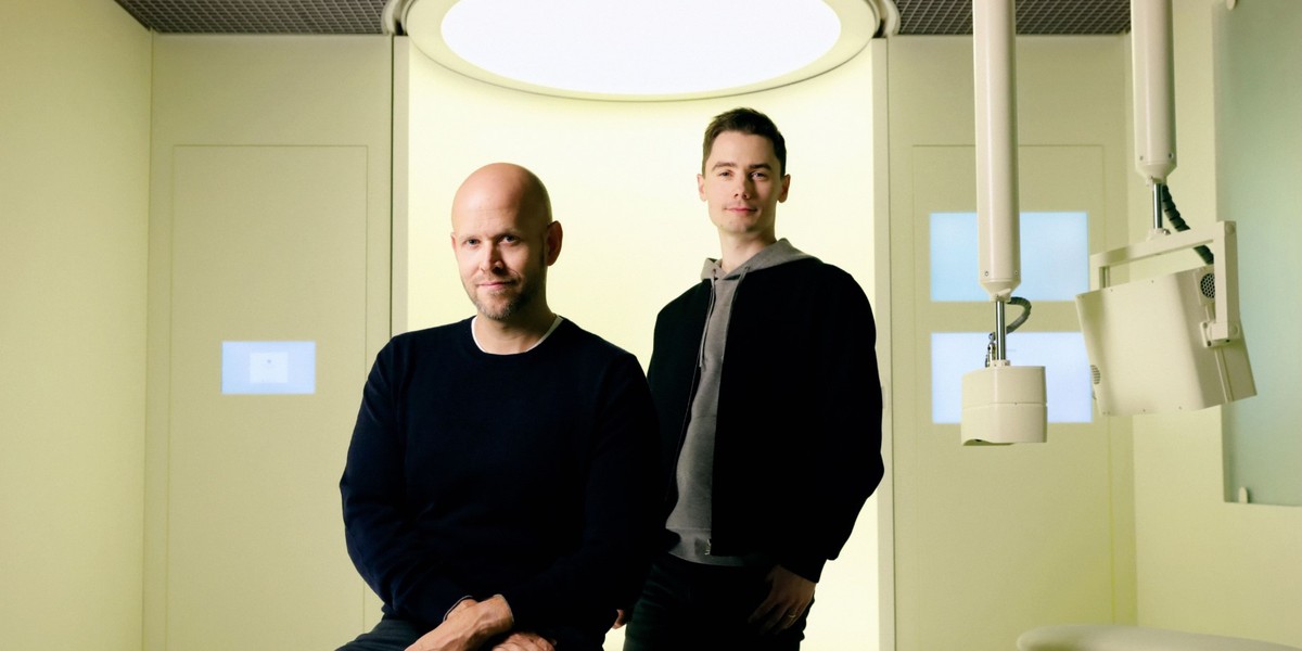 Założyciele start-upu. Od lewej: Daniel Ek, CEO Spotify, oraz Hjalmar Nilsonne, CEO Neko Health