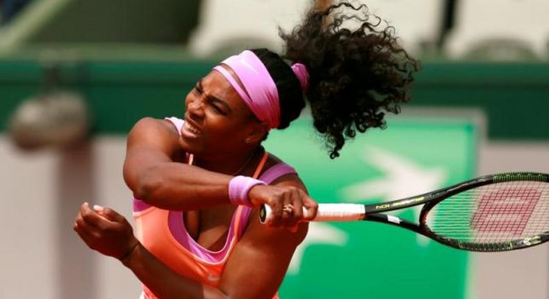 Serena Williams survives scare to reach third round