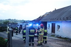 Burze nad Polską. Trąba powietrzna, połamane drzewa i linie energetyczne. Jedna osoba ranna