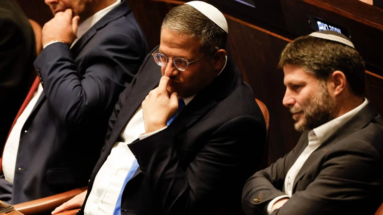 Desničarski članovi Kneseta Itamar Ben-Gvir (sredina) i Bezalel Smotrič (desno) izrazili su protivljenje aktuelnom navodnom mirovnom sporazumu | Foto: Amir Cohen / Getty Images