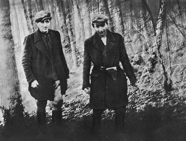 Żołnierze Żydowskiej Organizacji Bojowej Jan Bilak i Jakub Putermilch. Obydwaj walczyli później w powstaniu warszawskim.
