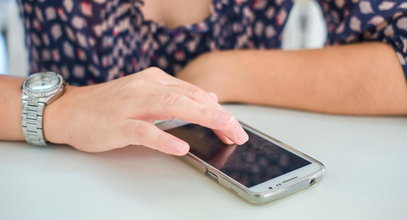 Odwołał ślub, bo zajrzał narzeczonej do telefonu. Tam znalazł niepokojące konwersacje