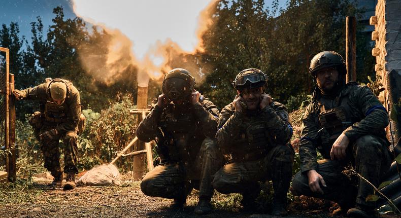 Ukrainian soldiers fire in the recently retaken Kupiansk in the Kharkiv region, Ukraine, Friday, Sept. 23, 2022.AP Photo/Kostiantyn Liberov