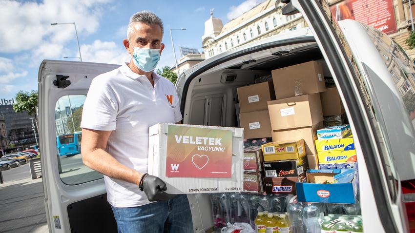 Háromezer segélycsomaggal támogatja a hétköznapok hőseit a Westend