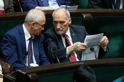 Podkomisja smoleńska zawiadamia prokuraturę o 'możliwym zamachu na prezydenta Lecha Kaczyńskiego'