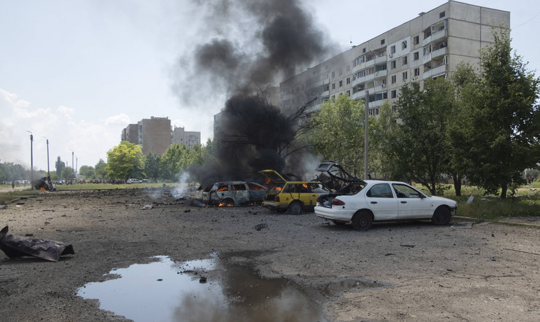 Obraz zniszczeń po rosyjskim ataku w Charkowie, 4 lipca 2023 r.