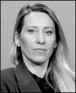 dr hab. mecenas  Małgorzata Sieradzka, profesor Uczelni Łazarskiego w Warszawie, adwokat  prowadzący kancelarię adwokacką MSW Kancelaria Adwokacka