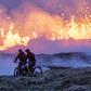 Erupcja wulkanu niedaleko Reykjavíku w lipcu 2023 r. przyciągnęła mieszkańców miasta. Wielu zdecydowało się na wyprawę rowerem