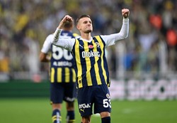 Sebastian Szymański nie zatrzymuje się. Kolejny gola Polaka dla Fenerbahce