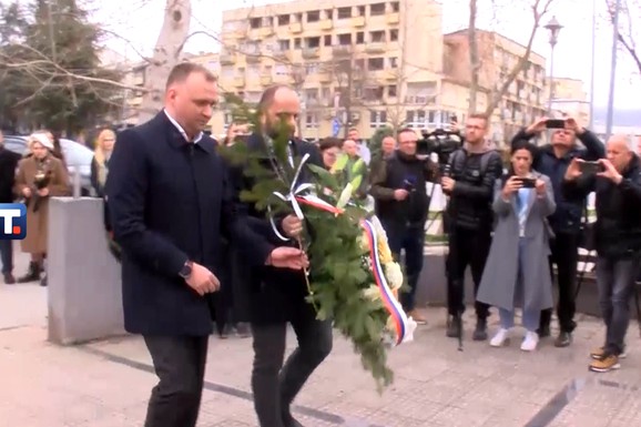 PARASTOS, VENCI I IZLOŽBA U Kosovskoj Mitrovici obeležene 22 godine od martovskog pogroma nad Srbima na KiM (FOTO)