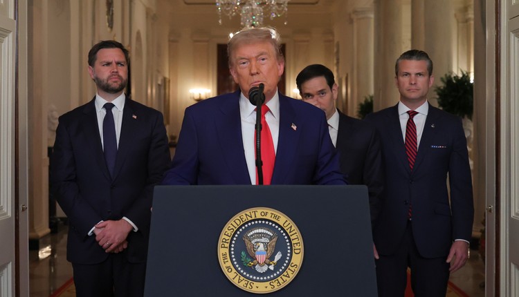 Trump w szoku: Czy Miedwiediew naprawdę groził głowicami dla Iranu?
