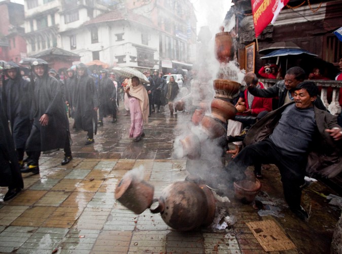 Po wypełnieniu wszystkich rytuałów w czasie święta Chang Narayan można pozbyć się rytualnych naczyń