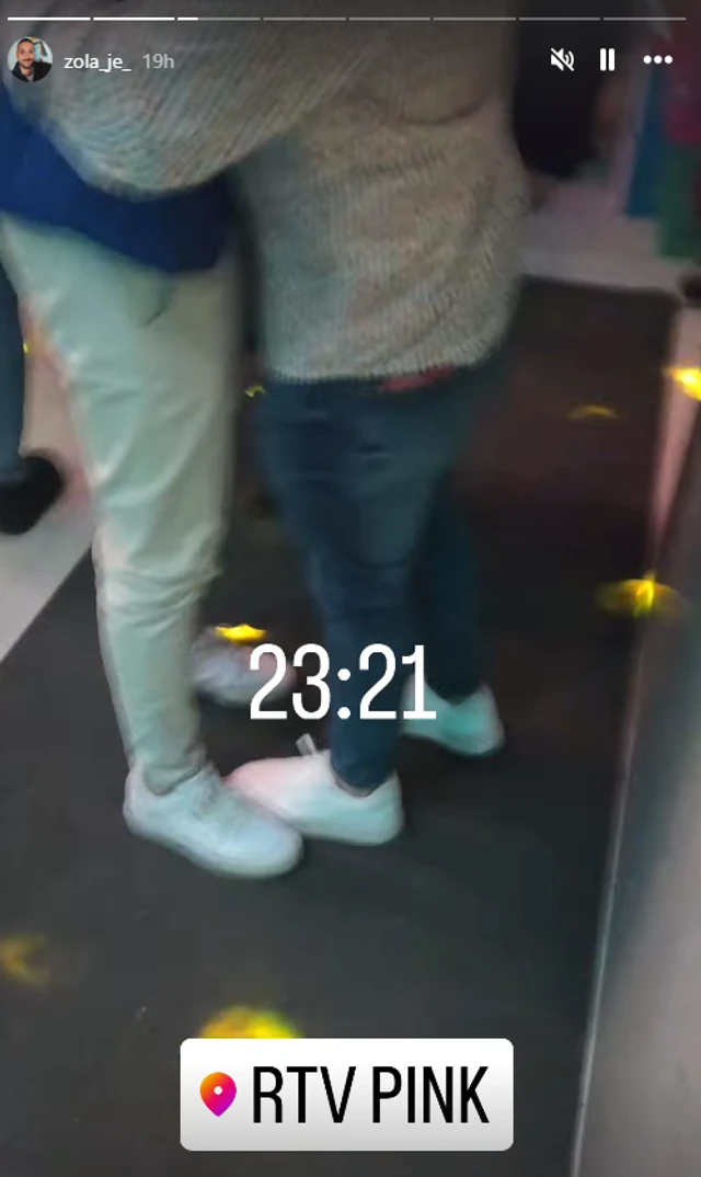 "Treba te negde navići, pa ti slupati macolom tu glavu seljačku!" Zola stigao na Pink, pa dobio jezive pretnje