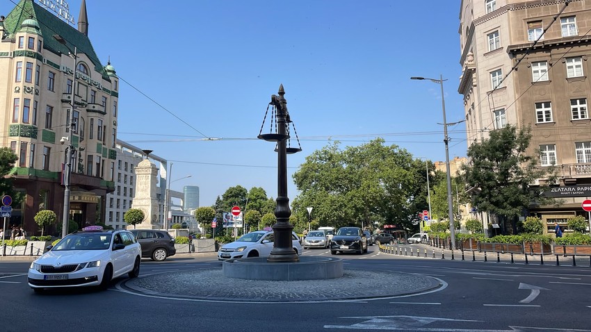 Vaga sa dva tasa osvanula na Terazijama 