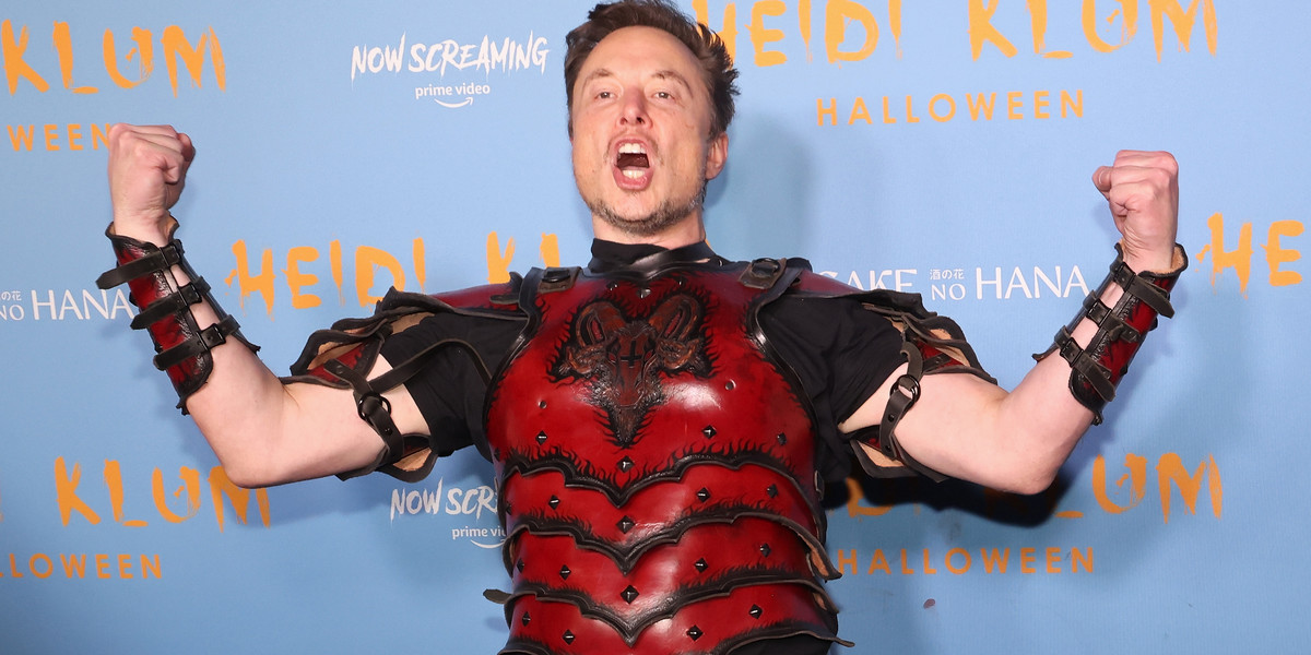 Elon Musk w halloweenowym przebraniu na imprezie Heidi Klum