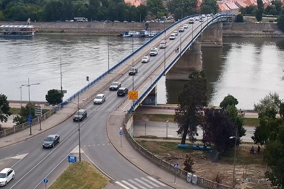 (FOTO, VIDEO) SUDAR NA MOSTU DUGA! Saobraćaj u kolapsu, stvaraju se gužve