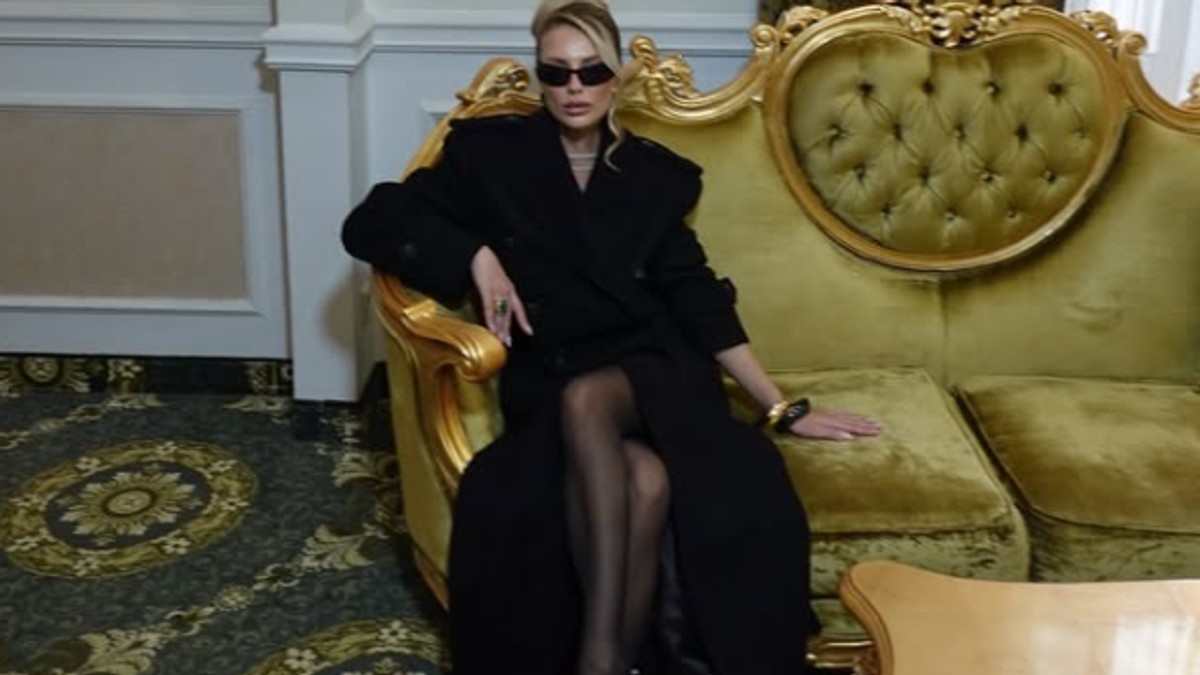Jedan modni trik čini da all black kombinacija izgleda skupo i moćno