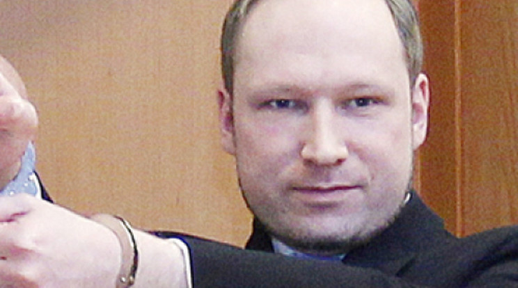 Hősi kitüntetést kért Breivik