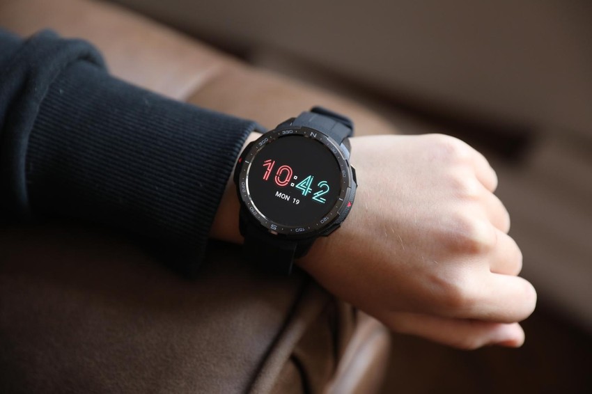 Pametni satovi omogućavaju osnovnu komunikaciju, poruke i pozive, i roditelji mogu uvek da znaju lokaciju deteta.