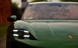 Porsche wpadło do stawu w okolicach Łowicza