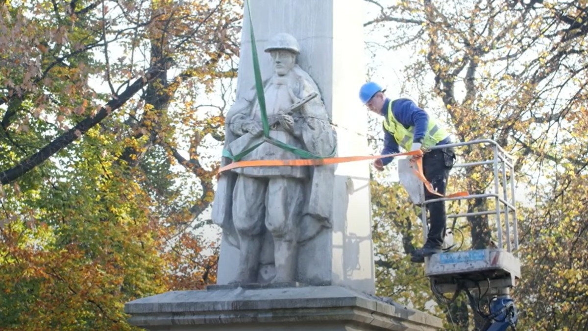 Demontaż pomnika Armii Czerwonej w Głubczycach. Prezes IPN zabrał głos  