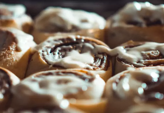 Cinnamon rolls. Przepis na słodkie bułeczki