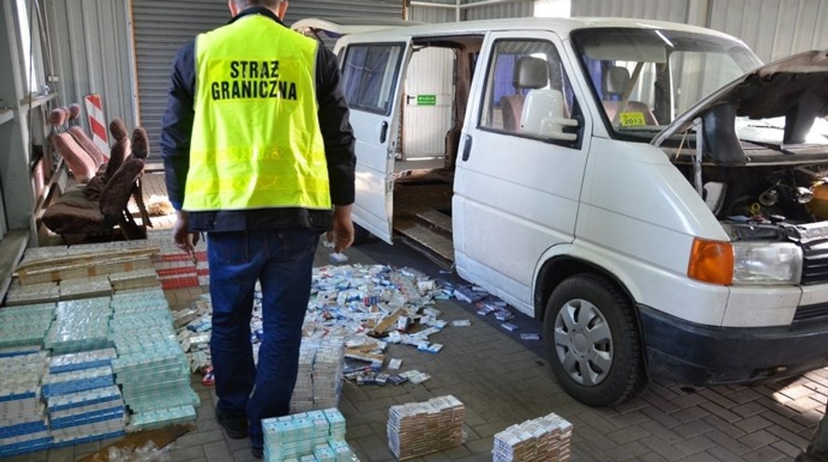 Контрабанда тайники. Контрабанда автомобилей. Тайники в грузовых машинах. Контрабанда в таможенном деле. Контрабанда тайники.