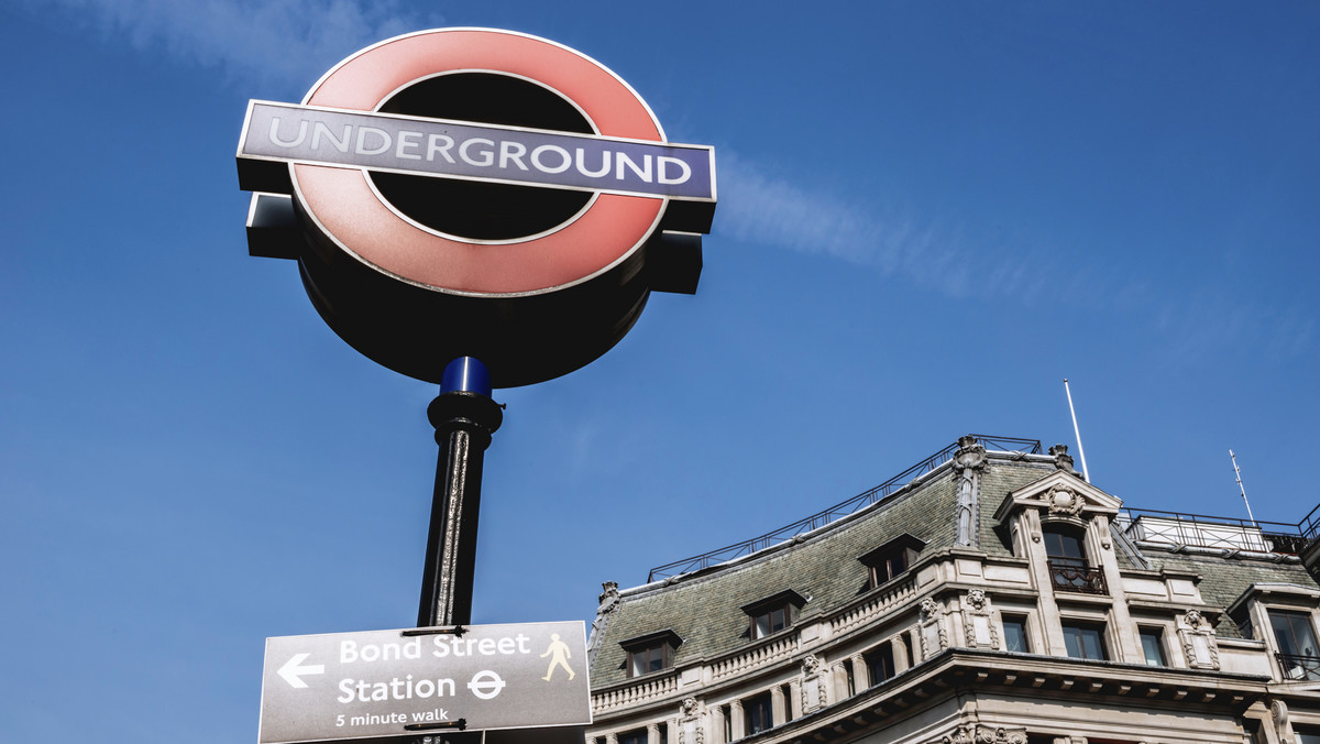 Dwóch polskich obywateli zostało zaatakowanych na stacji metra Oxford Circus w Londynie. Jeden z nich w stanie krytycznym walczy o życie. Do zdarzenia doszło na trzecim peronie linii Bakerloo.