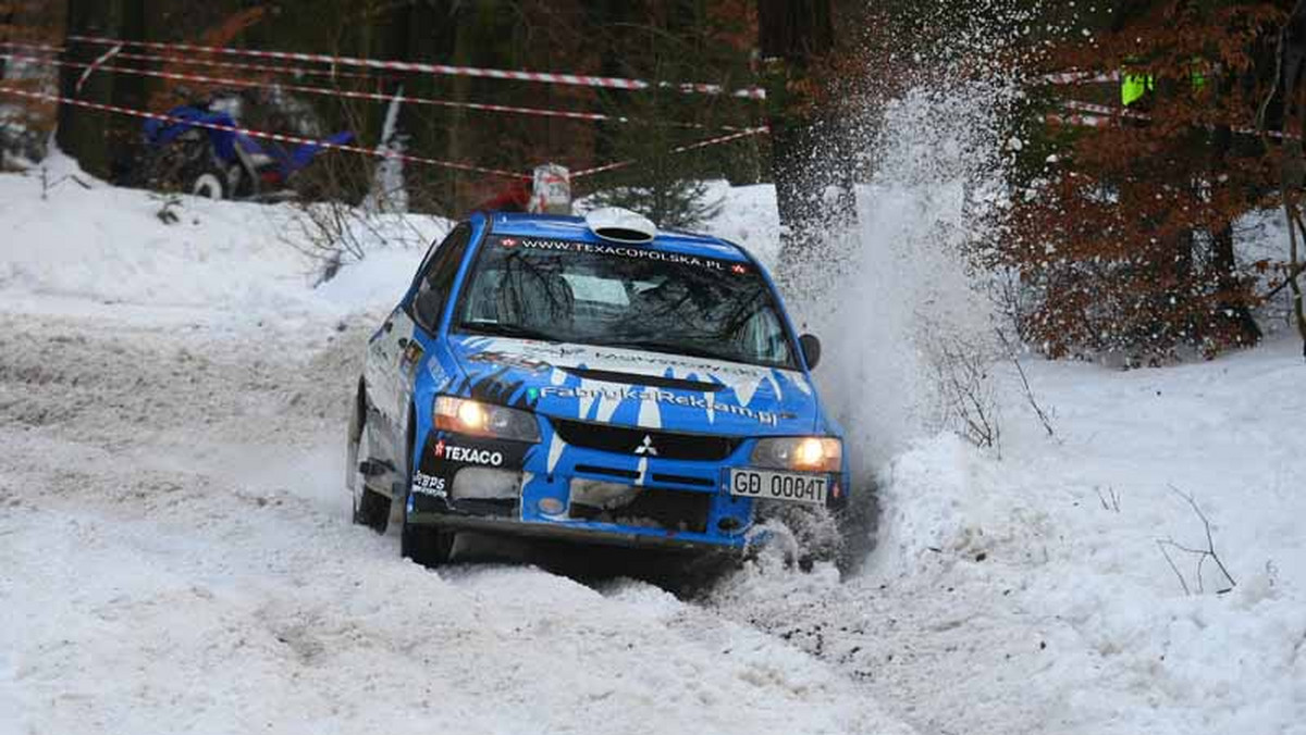 Broniący tytułu Kajetan Kajetanowicz (Subaru Impreza) wygrał wszystkie odcinki specjalne 8. Rajdu Lotos Baltic Cup, pierwszej rundy mistrzostw Polski w sezonie 2012 i został liderem tegorocznej rywalizacji (Fot. Robert Magiera/rsmp.info).
Zobacz więcej na rsmp.info