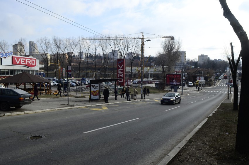 Stanica ispred supermarketa