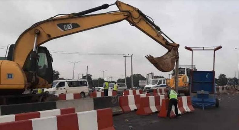 Commuters on Lagos-Ibadan expressway flee as gunmen rob