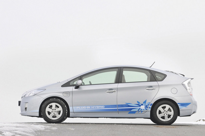Opel Ampera kontra Toyota Prius i Renault Fluence: czy elektrycznym autem można jeździć na co dzień