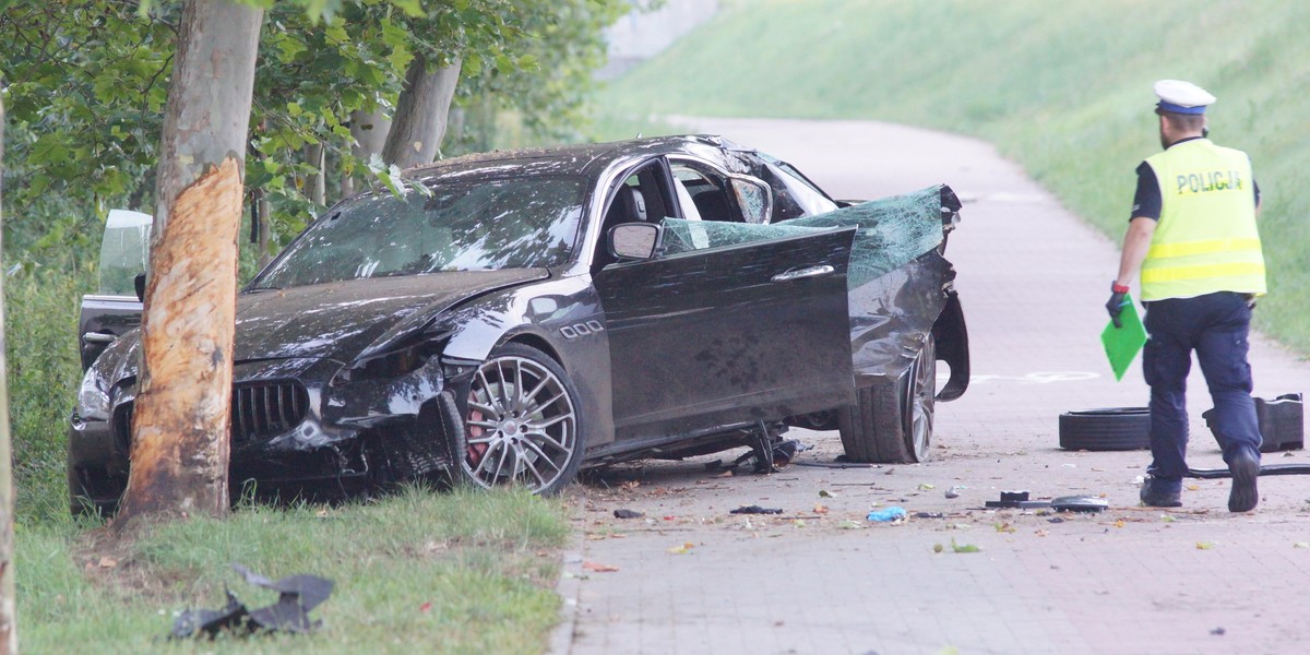 Luksusowe maserati rozbite w Kaliszu. 21-latka walczy o życie