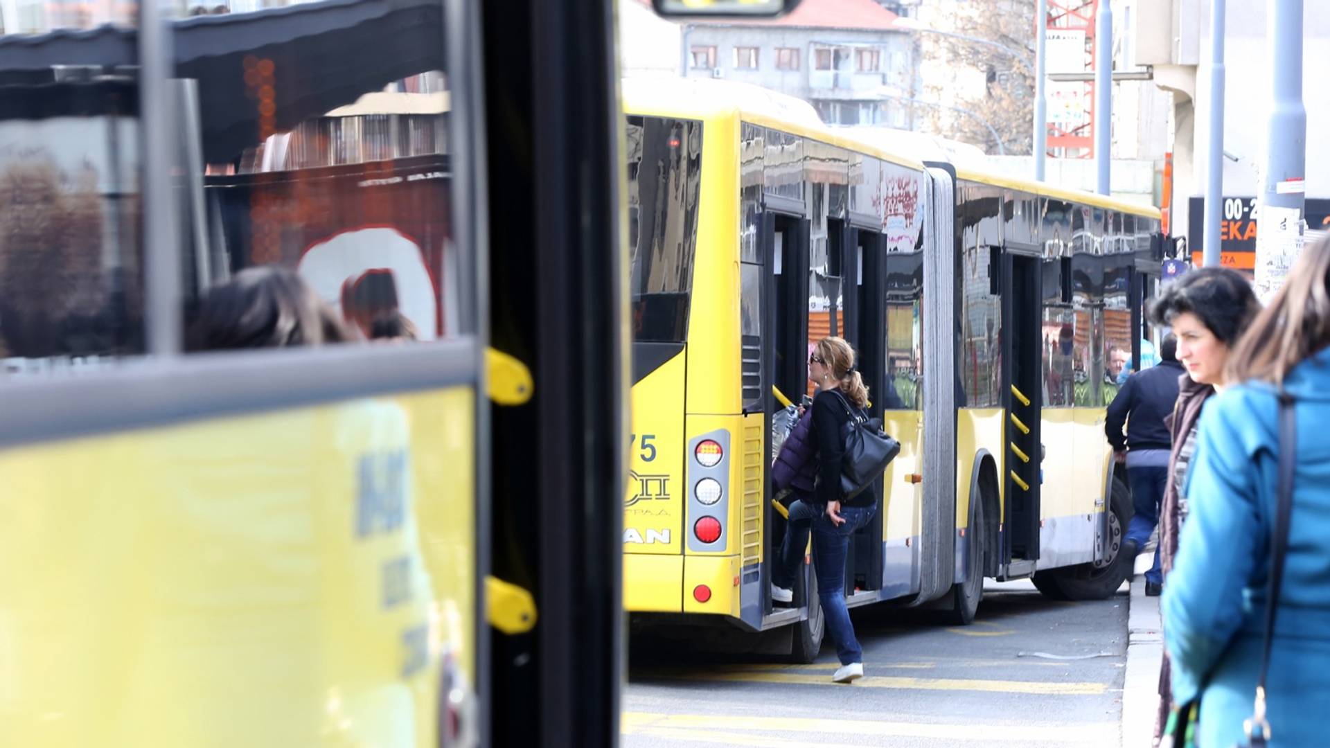 Slika sa autobuske stanice u Borči je sve što treba da znamo o napretku naše države