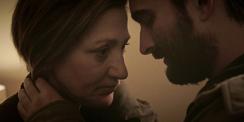 Edie Falco i Jay Duplass w filmie "Outside In"