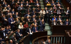 PiS umacnia pozycję. Nie zaszkodził nawet kryzys w służbie zdrowia. SONDAŻ