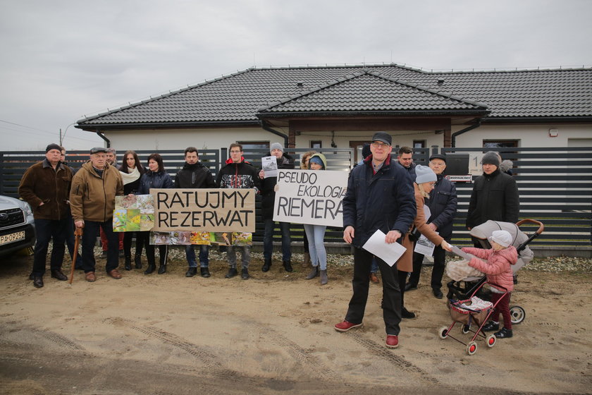Protest mieszkańców Złotna w Łodzi przeciwko trasie Kolei Dużych Prędkości