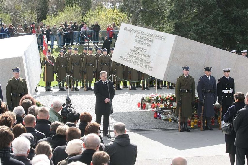 prezydent, Bronisław Komorowski, powązki, pomnik, katastrofa, rocznica