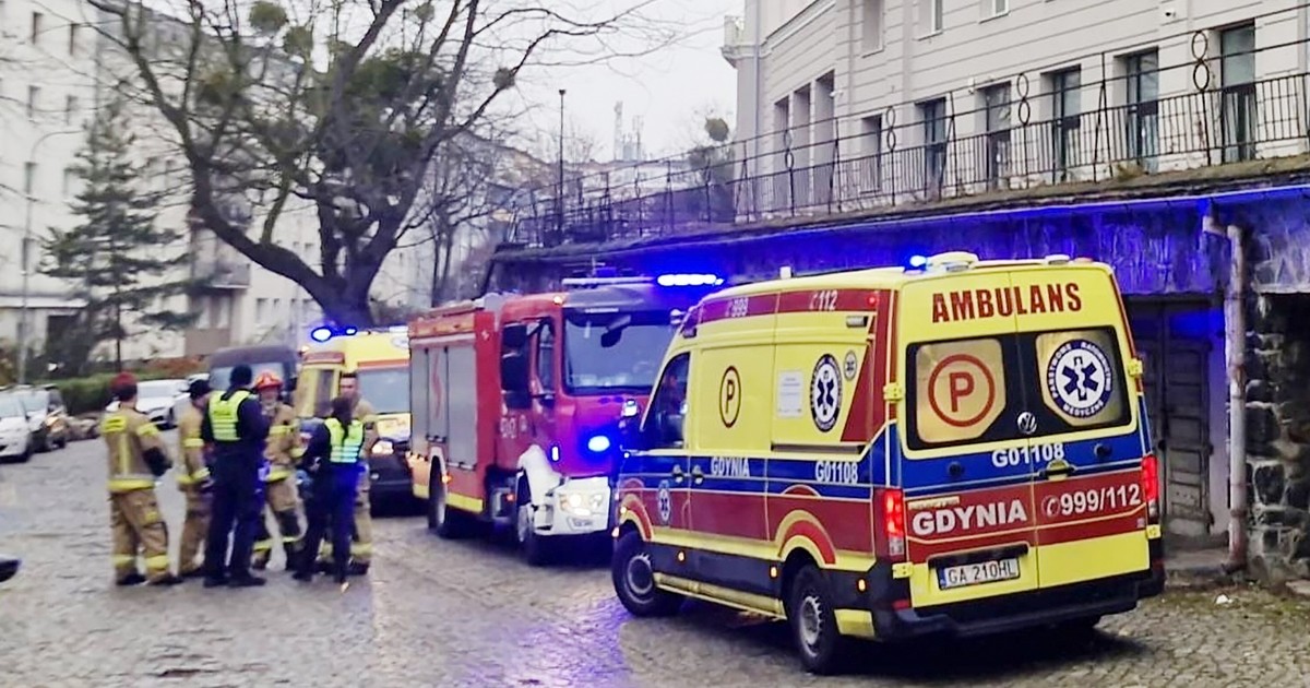Dramat w Gdyni. Od śmierci dzieliły ich sekundy. Rodzice i noworodek trafili do szpitala