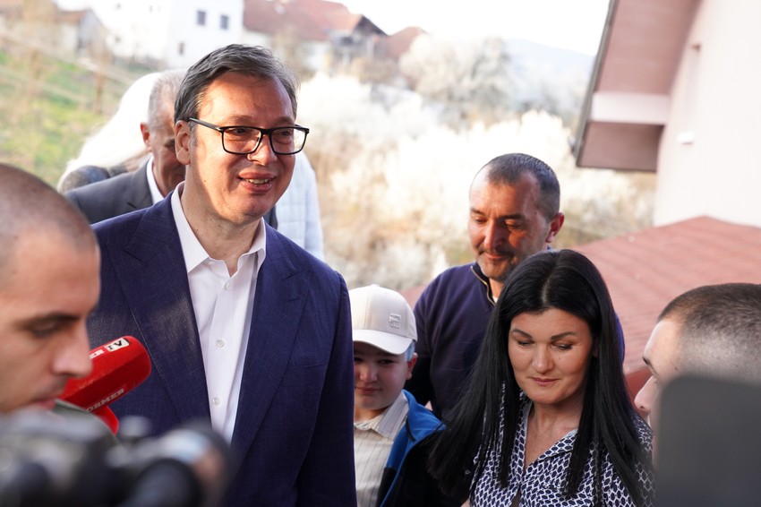 Aleksandar Vučić u poseti porodici Knežević