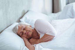 jaka jest idealna temperatura do snu dla seniorów. naukowcy wskazali k