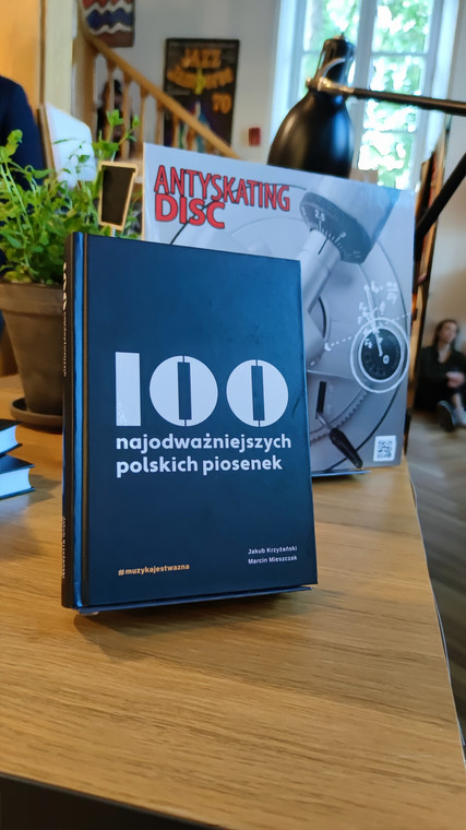 Książka "100 najodważniejszych polskich piosenek"