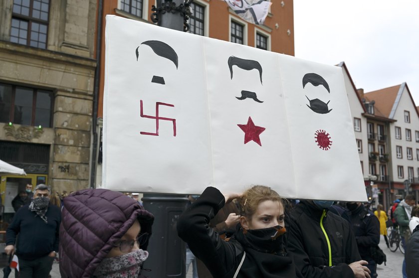 Uważają, że pandemii nie ma i protestują. Szokujące obrazki z Polski