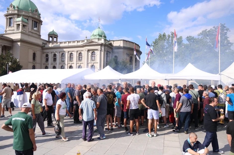 Plato ispred Skupštine Srbije