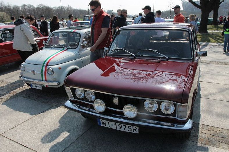 Youngtimer Warsaw 2015 - parada pod Stadionem Narodowym